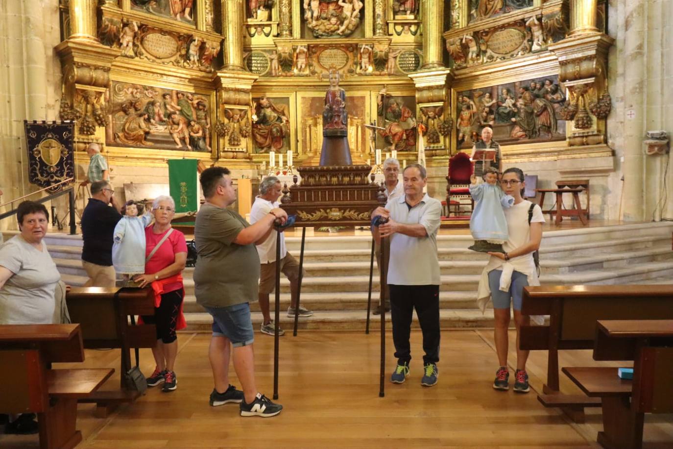 El Cristo y la Virgen de Castilviejo ya están en la iglesia de Santa María de Rioseco