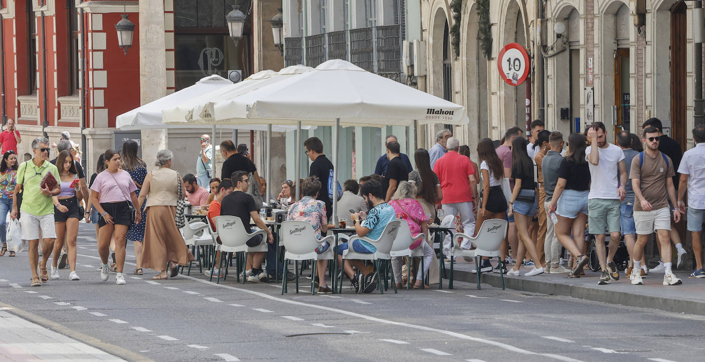 El &#039;sarao vermú&#039; multiplica la fiesta