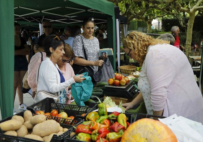 Uno de los puestos de venta de productos de la huerta tudelana.