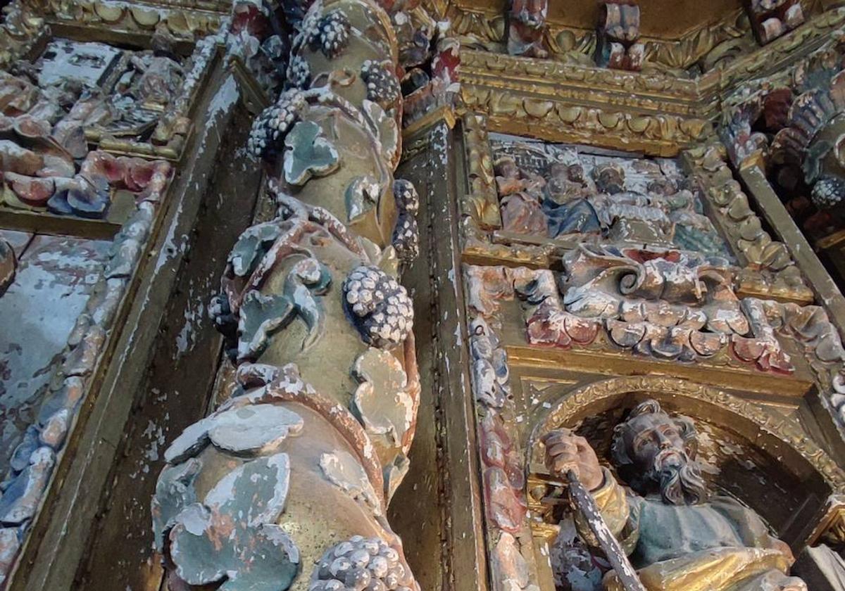 Una parte del retablo deteriorado de la iglesia de Nuestra Señora de la Asunción (1684), en Masa.