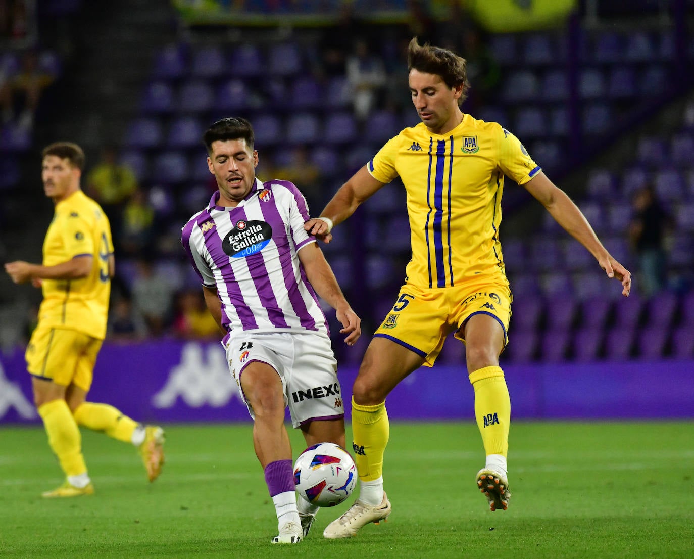 El partido entre en Real Valladolid y el Alcorcón, en imágenes (1/3)