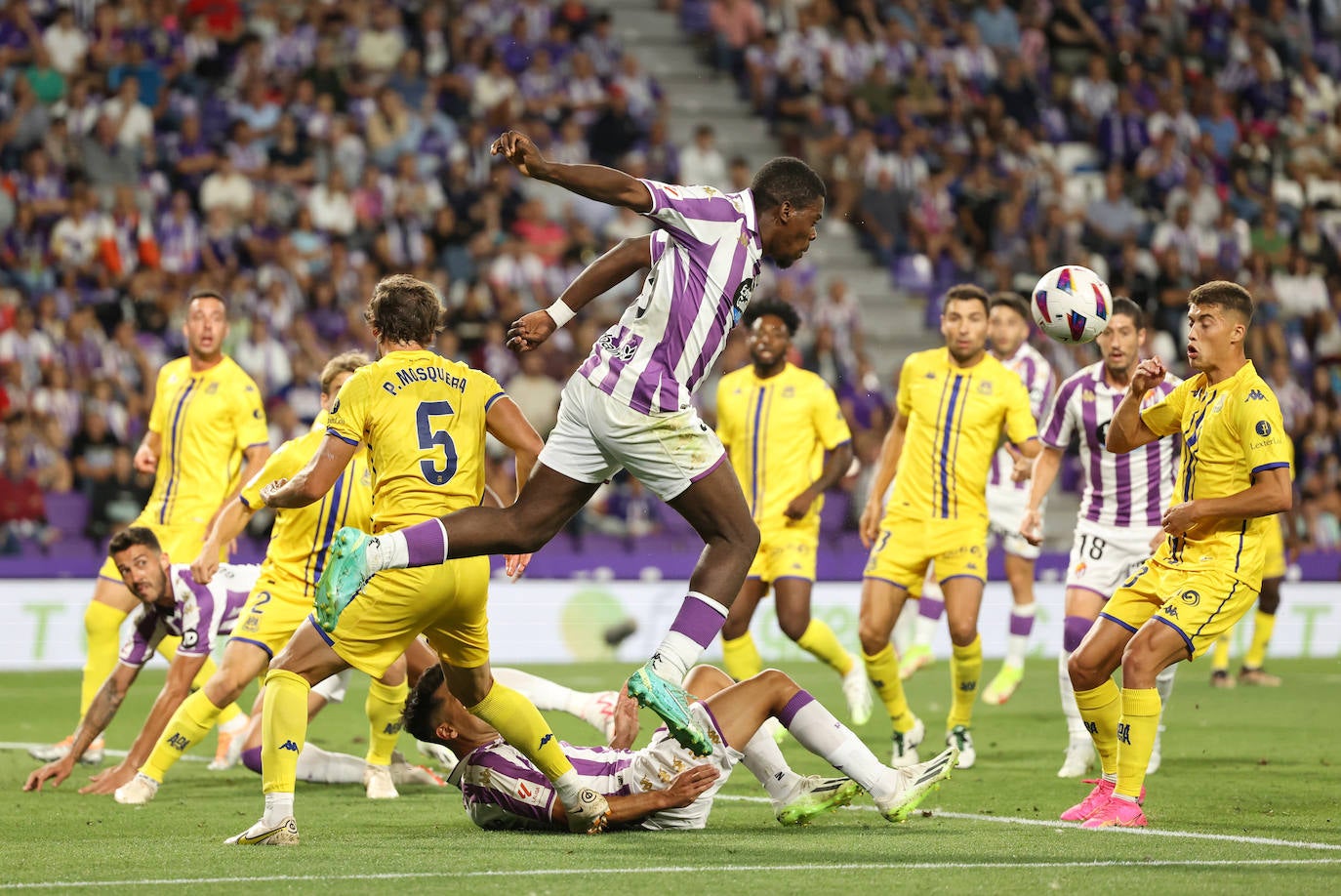 El partido entre en Real Valladolid y el Alcorcón, en imágenes (1/3)