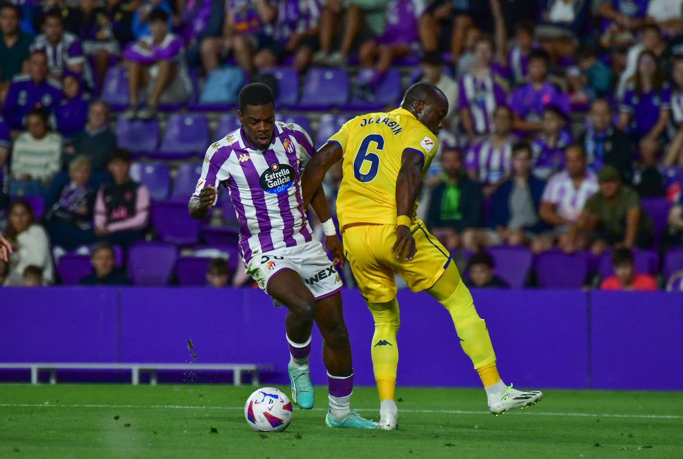 El partido entre en Real Valladolid y el Alcorcón, en imágenes (2/3)