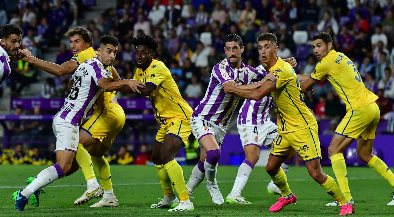 El partido entre en Real Valladolid y el Alcorcón, en imágenes (2/3)