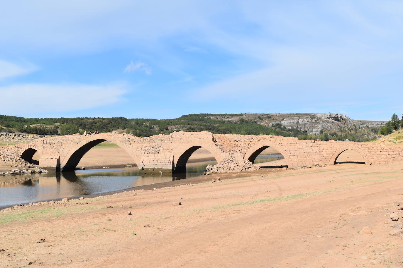 Emergen pueblos anegados por el pantano de Aguilar