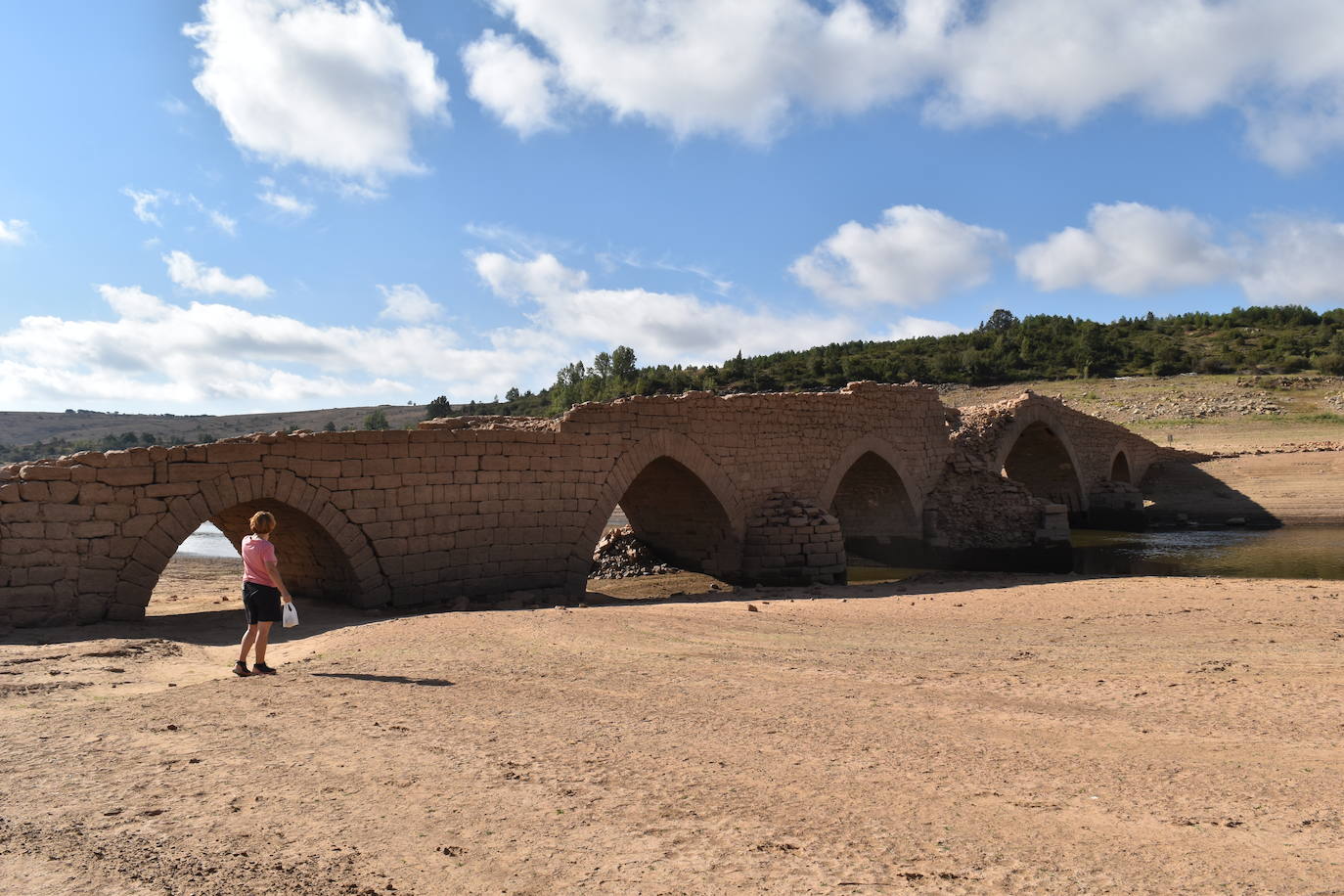 Emergen pueblos anegados por el pantano de Aguilar