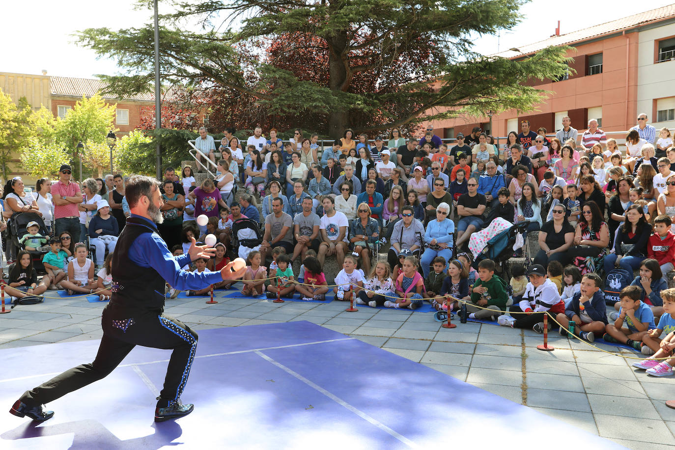 Los artistas de calle llegan a los barrios