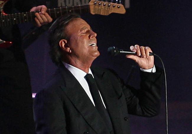 Julio Iglesias, durante su actuación en el José Zorrilla.