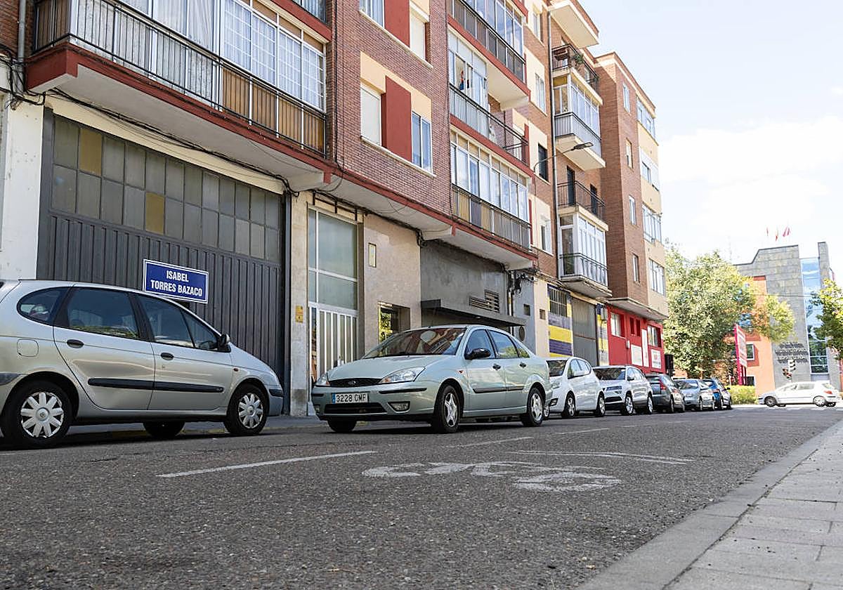 Calle Nueva del Río, con la Jefatura de la Policía Local al fondo, lugar donde tuvo el intento de robo.