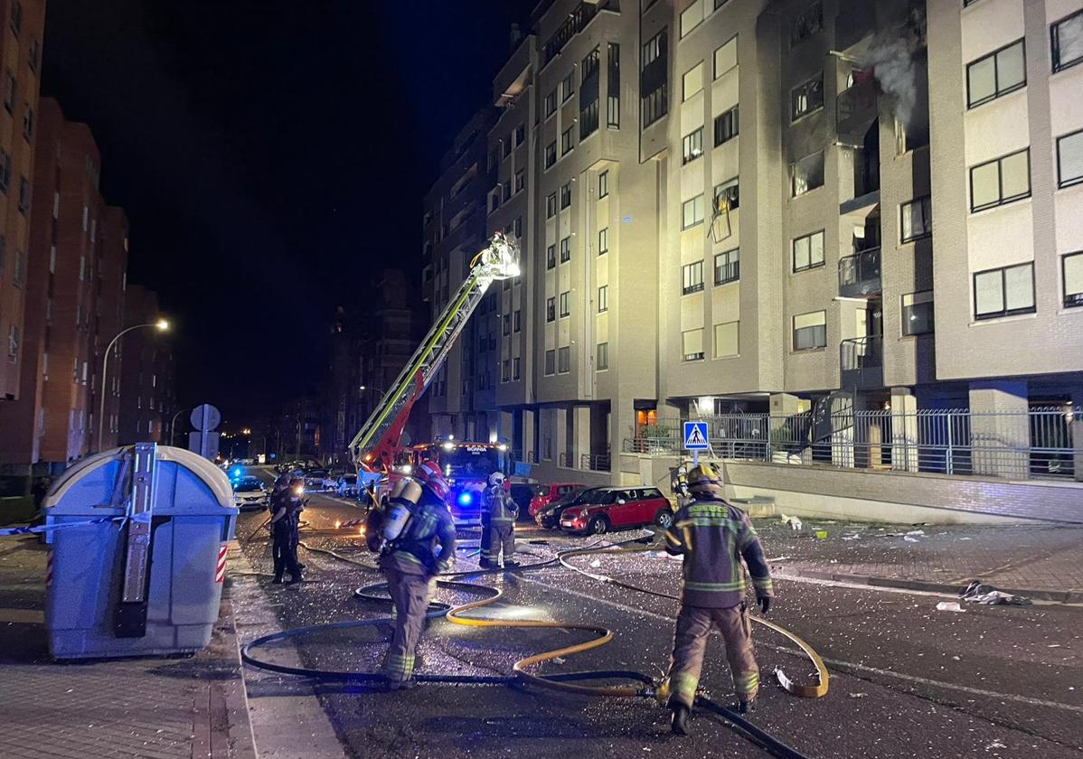 Los Bomberos en los primeros momentos del suceso.