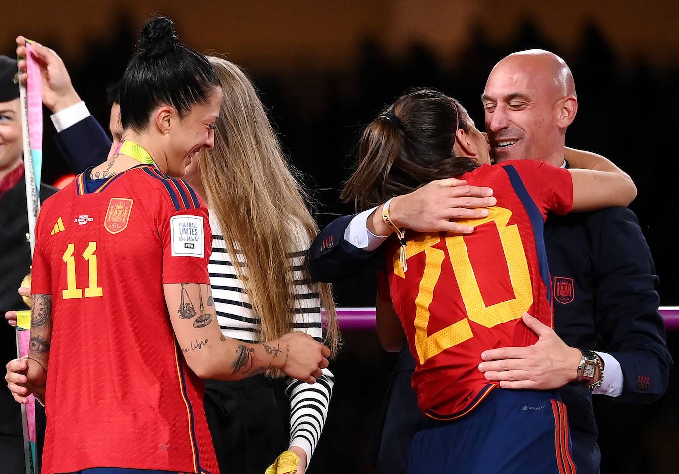 Las jugadoras de la Seleccion Española de Fútbol y Luis Rubiales durante la celebración del Mundial.