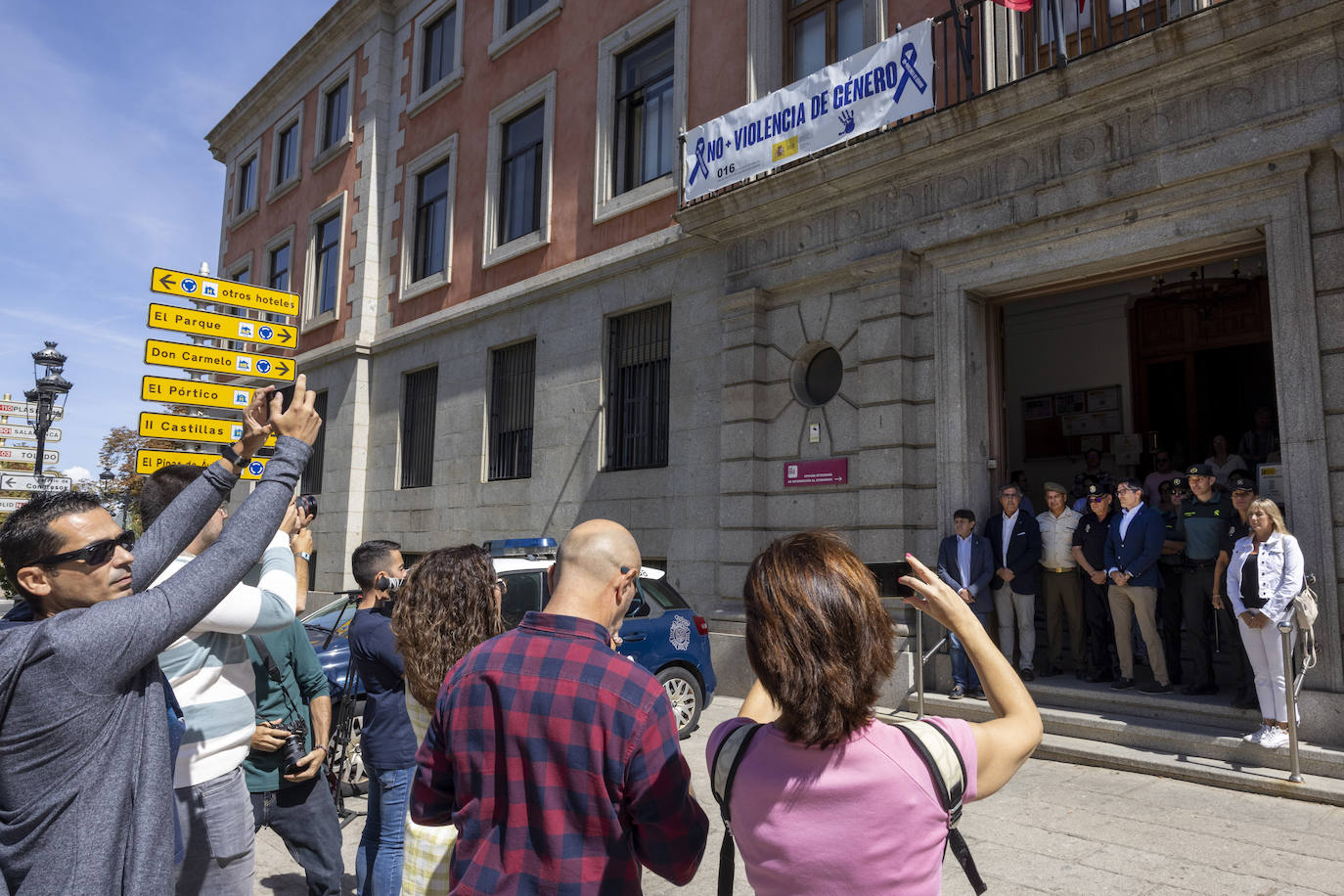 Silencio en la Subdelegación del Gobierno en Ávila por el asesinato de Rosario .