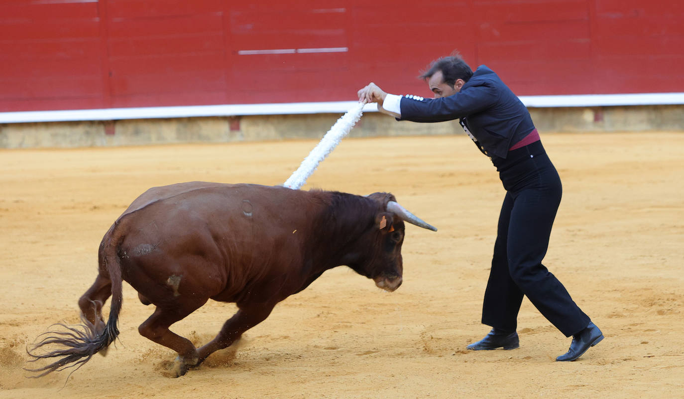 Tarde taurina de triunfos en el preámbulo de la feria