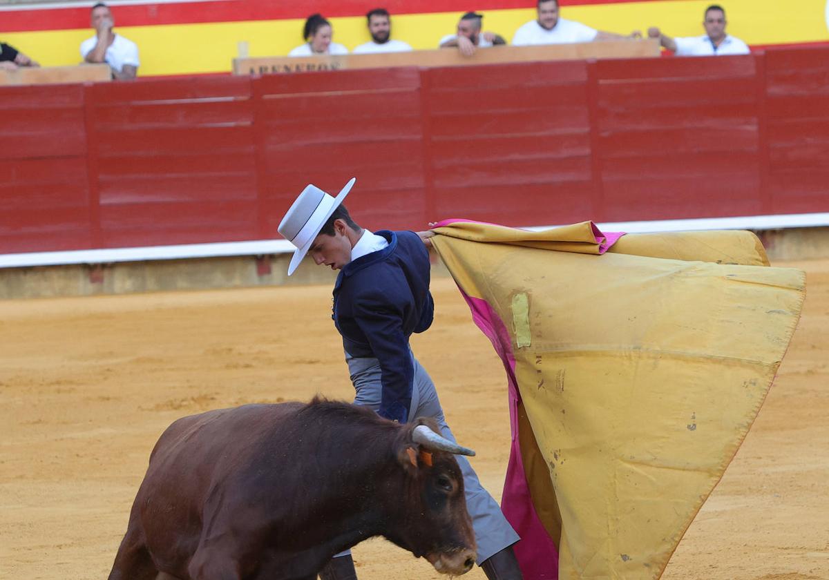 Tarde taurina de triunfos en el preámbulo de la feria