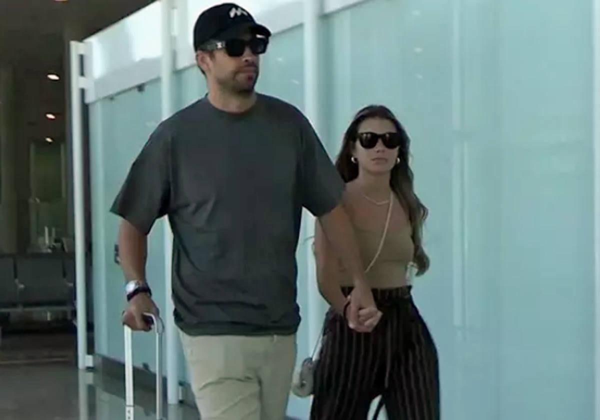 Gerard Piqué y Clara Chía a su regreso a Barcelona tras sus vacaciones.