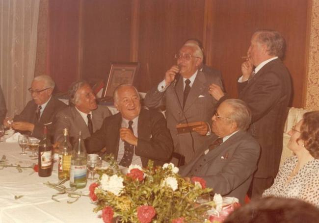 Celebración de las familias Gutiérrez y Pino con los empleados en el centenario del comercio HG.