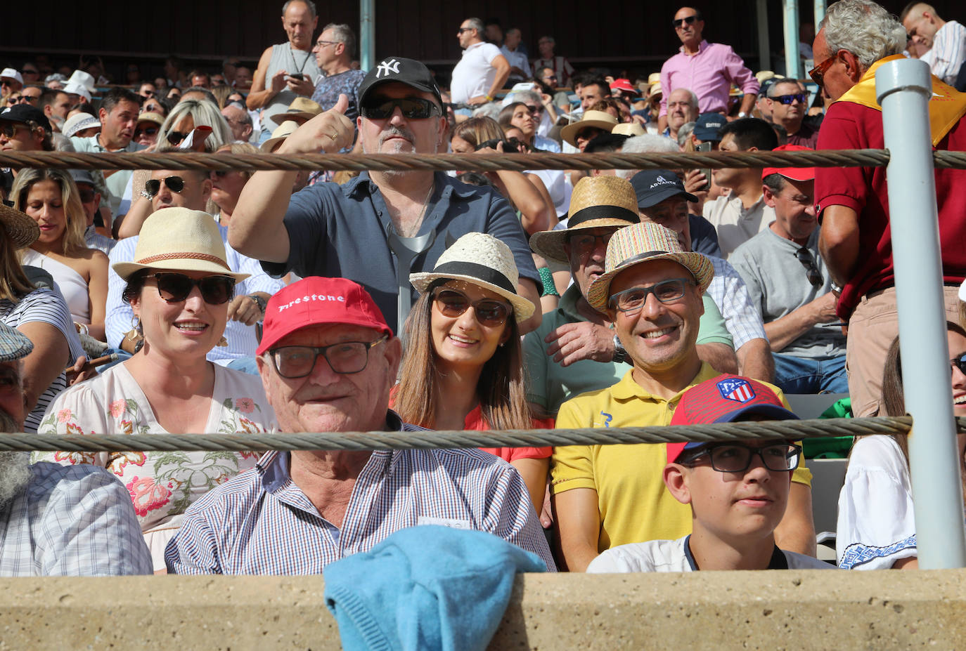 Público en la segunda corrida de toros de San Antolín