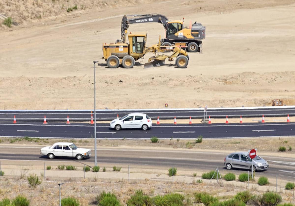 Obras en la rotonda de la Cistérniga.