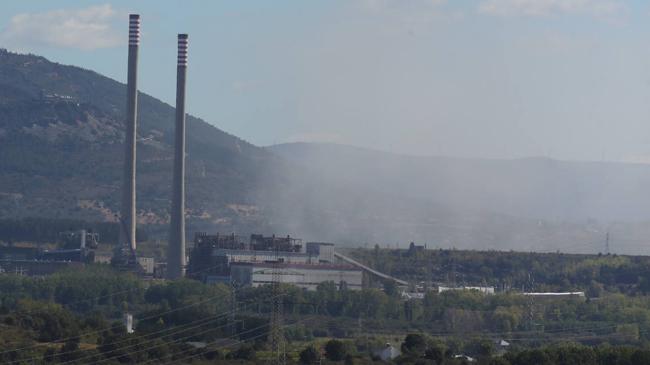 Imagen después - Adiós a la térmica de Compostilla: «Es una pena, aquí ha trabajado la mitad del pueblo»