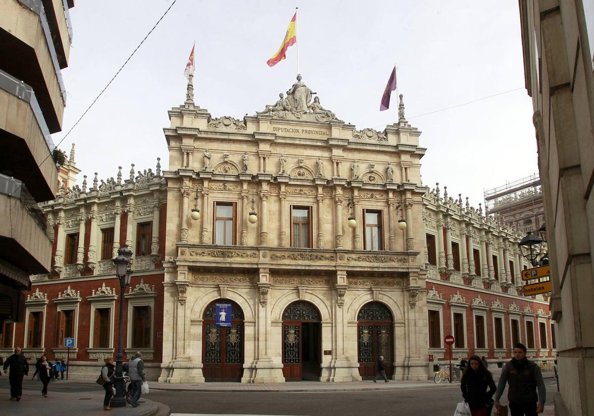 Fachada principal del palacio de la Diputación.