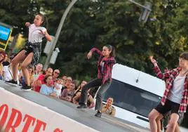 Exhibición de gimnasios en la calle por San Antolín