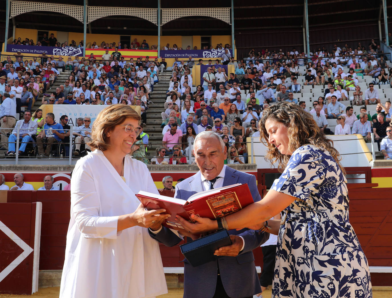 Roca Rey impone su poderío en el homenaje a El Regio