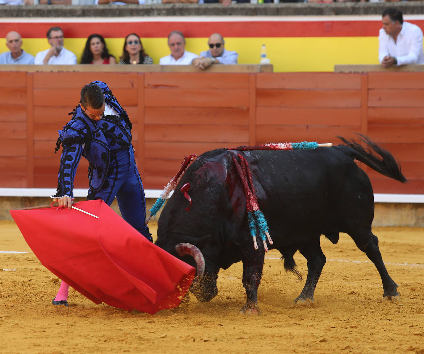 Roca Rey impone su poderío en el homenaje a El Regio