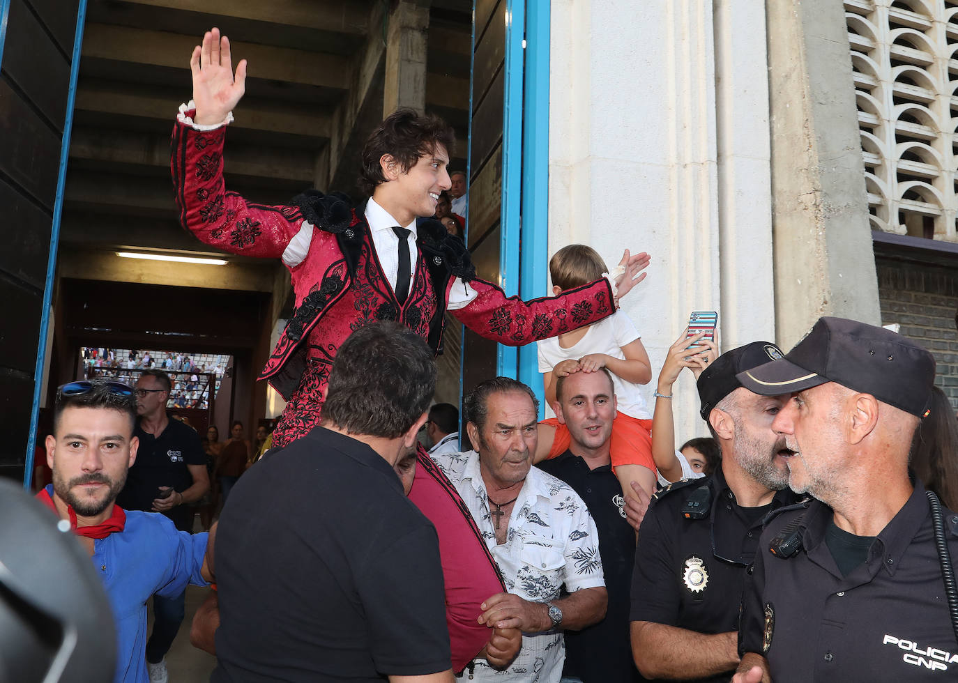 Roca Rey impone su poderío en el homenaje a El Regio