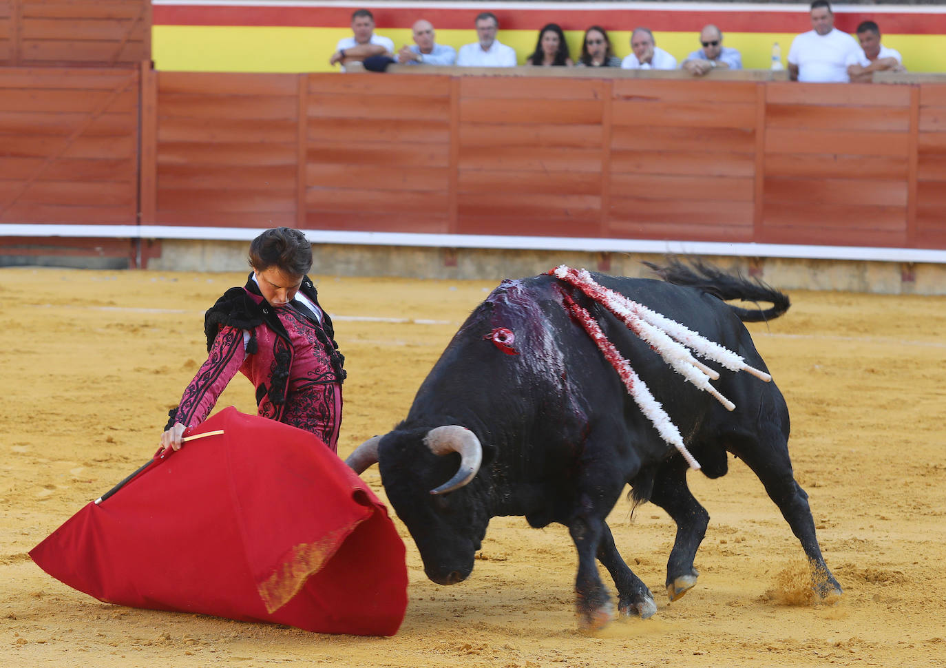 Roca Rey impone su poderío en el homenaje a El Regio