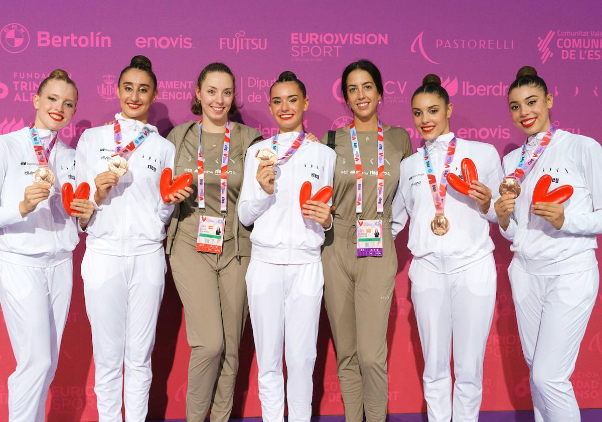 Patricia Pérez, Ana Arnau, Ana María Pelaz, Inés Bergua, Alejandra Quereda, Salma Solaun y Mireia Martínez, en el Mundial de Valencia.