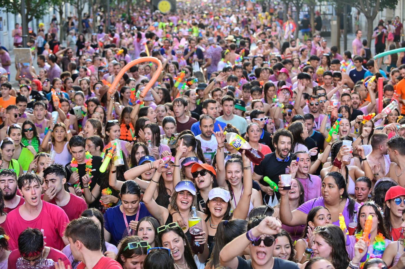 El desfile de peñas, en imágenes