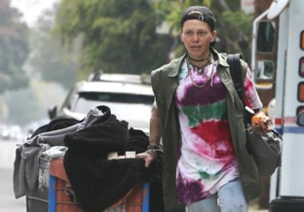 Loni Willson vive, actualmente, en la indigencia.