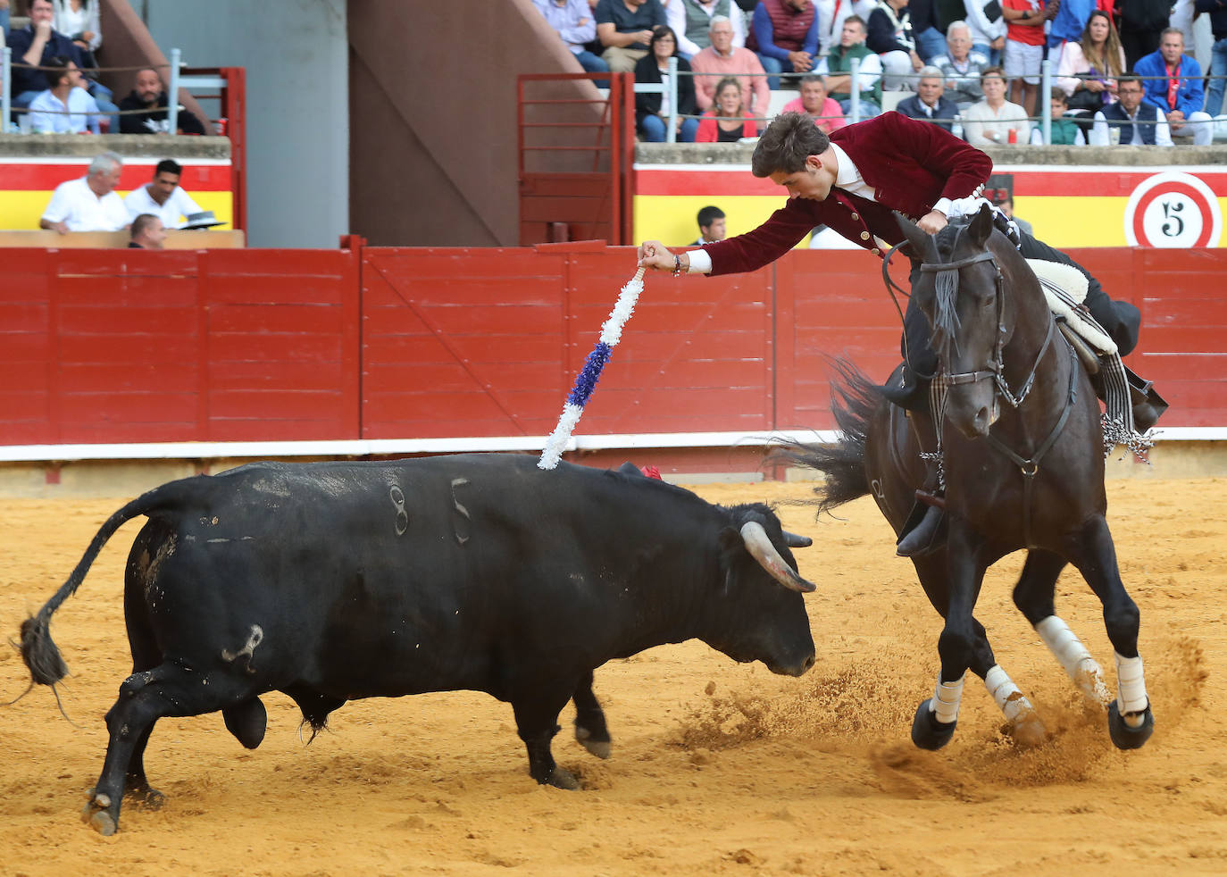 Corrida de rejones el día de San Antolín