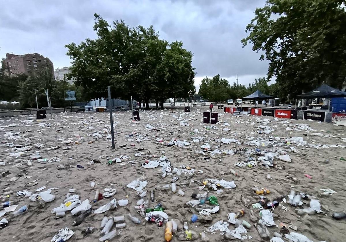 Estado en el que quedó la zona de Las Moreras después del festival de música.