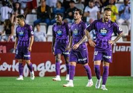 De la Hoz, Boyomo, Monchu e Iván Sánchez buscan explicaciones al segundo gol.