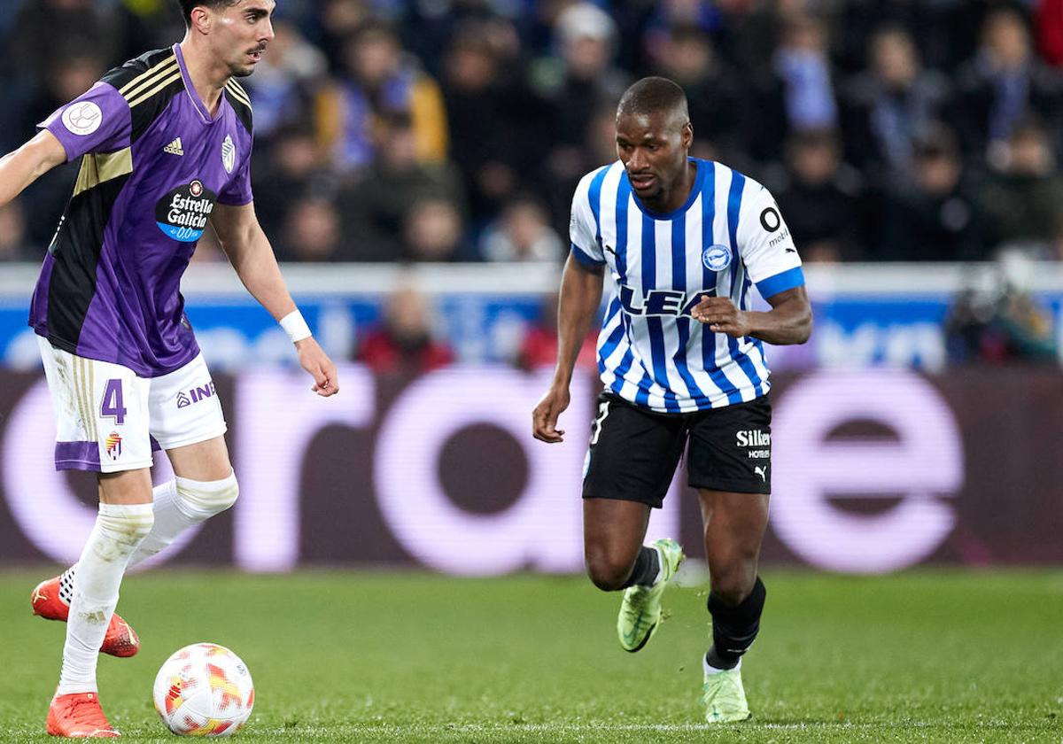 Mamadou Sylla con la camiseta del Alavés en un partido frente al Real Valladolid.