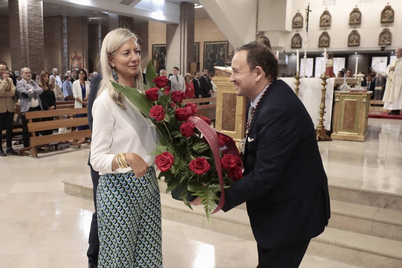 La ofrenda floral a la patrona en imágenes