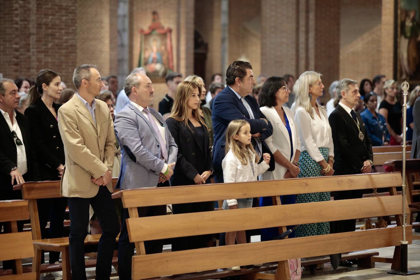 La ofrenda floral a la patrona en imágenes