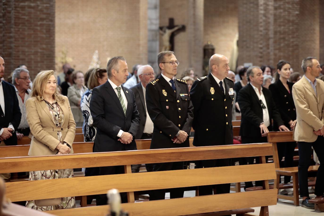 La ofrenda floral a la patrona en imágenes