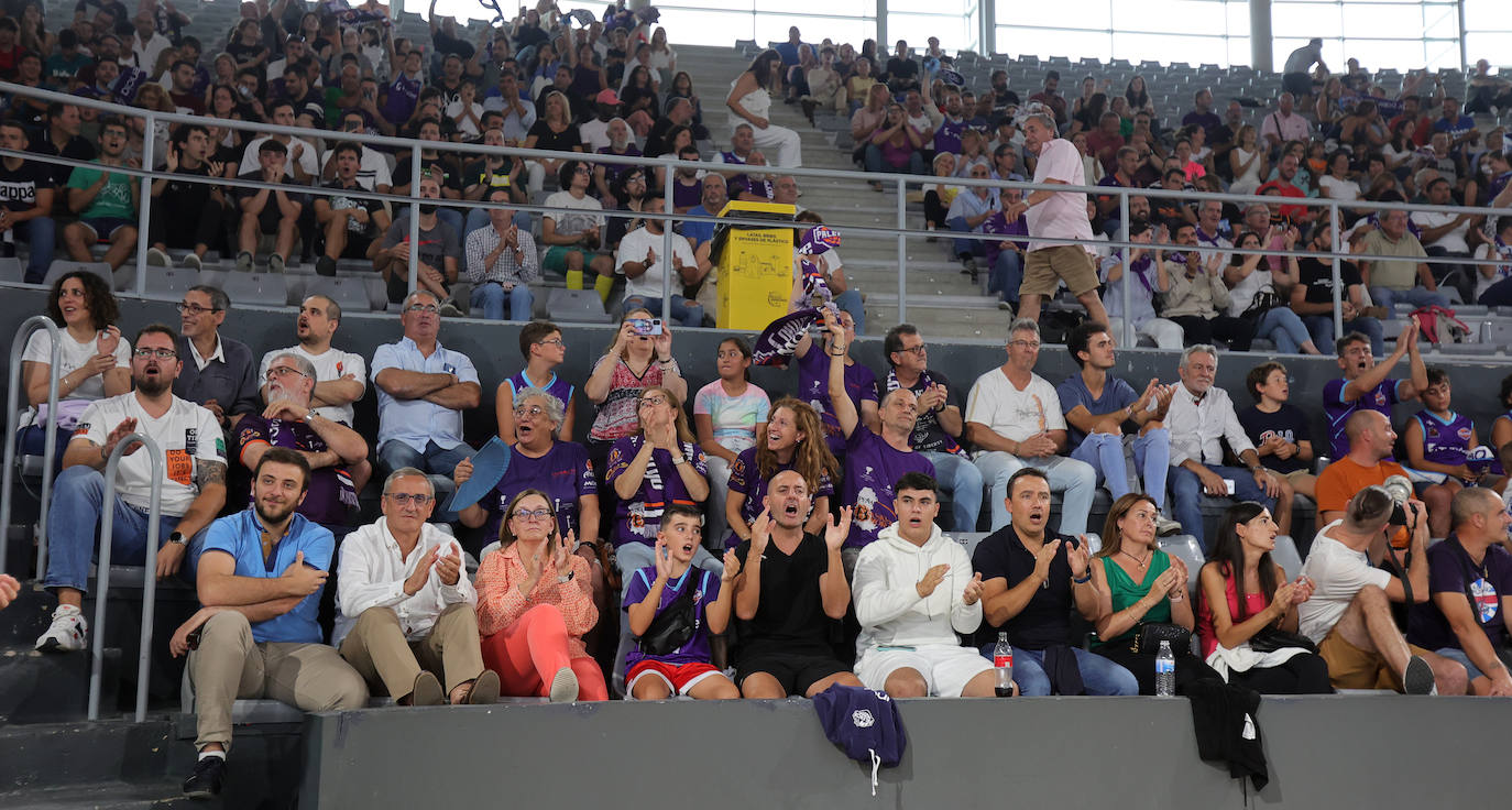 La afición apoya al Zunder Palencia en el primer partido de pretemporada en casa