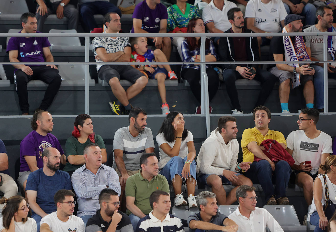 La afición apoya al Zunder Palencia en el primer partido de pretemporada en casa