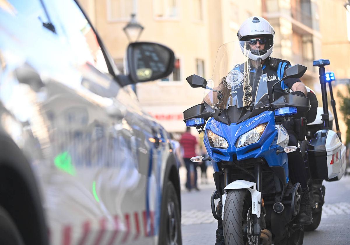 Un agente de la Policía Municipal de Valladolid, en una imagen de archivo.