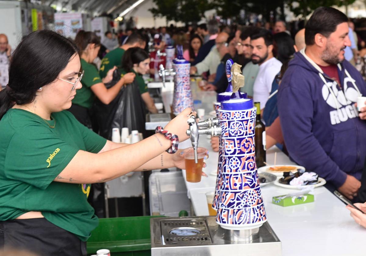 Las casetas regionales de las Fiestas de Valladolid, con una gran afluencia de público en su jornada inaugural.