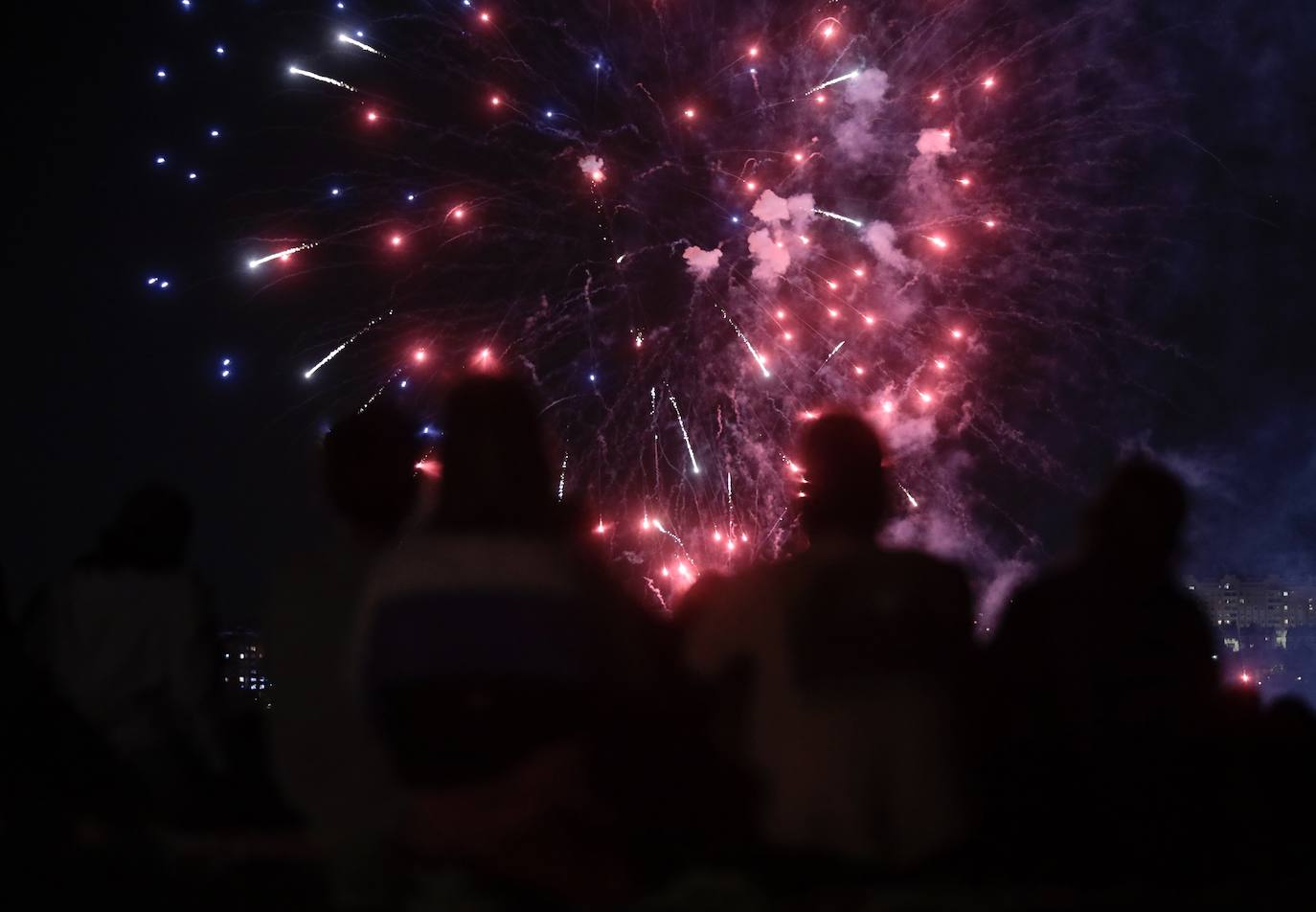 Los fuegos artificiales de la noche del martes, en imágenes