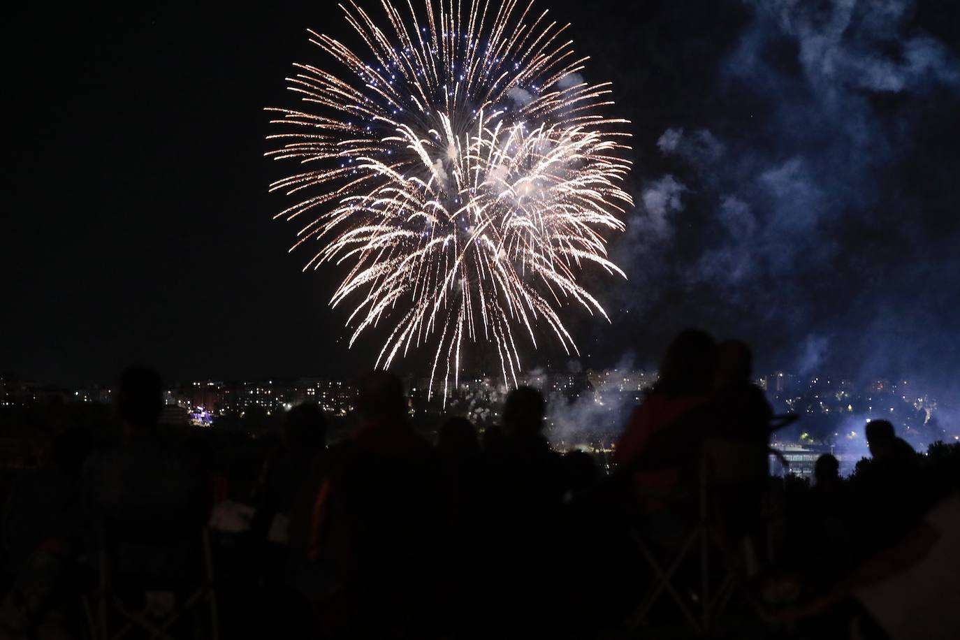 Los fuegos artificiales de la noche del martes, en imágenes