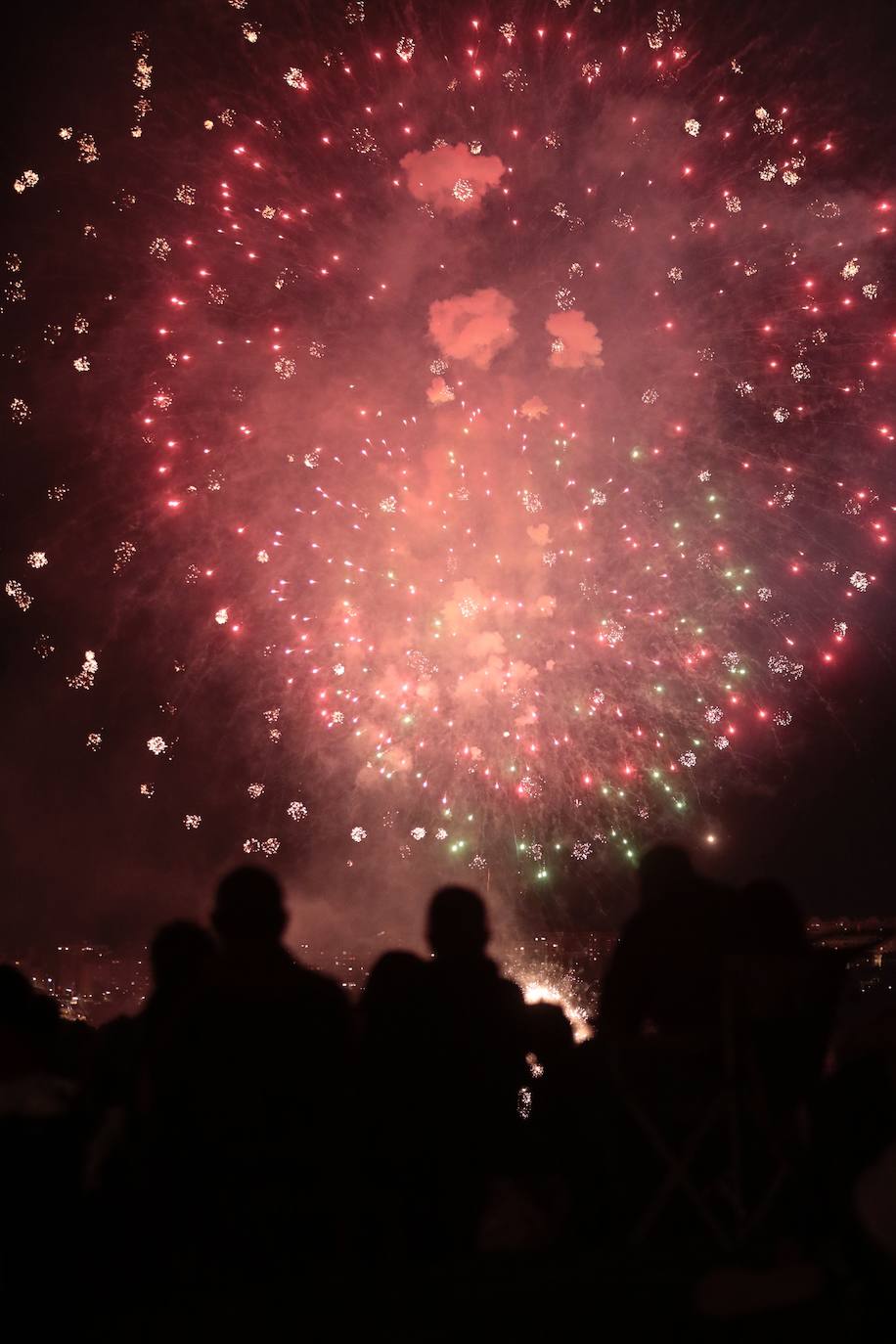 Los fuegos artificiales de la noche del martes, en imágenes