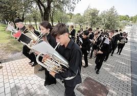 Los alumnos ensayaron el lunes en las inmediaciones del Centro Cultural Miguel Delibes