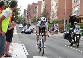 Evenepoel enfila la bajada de Hernando de Acuña, en Parquesol.
