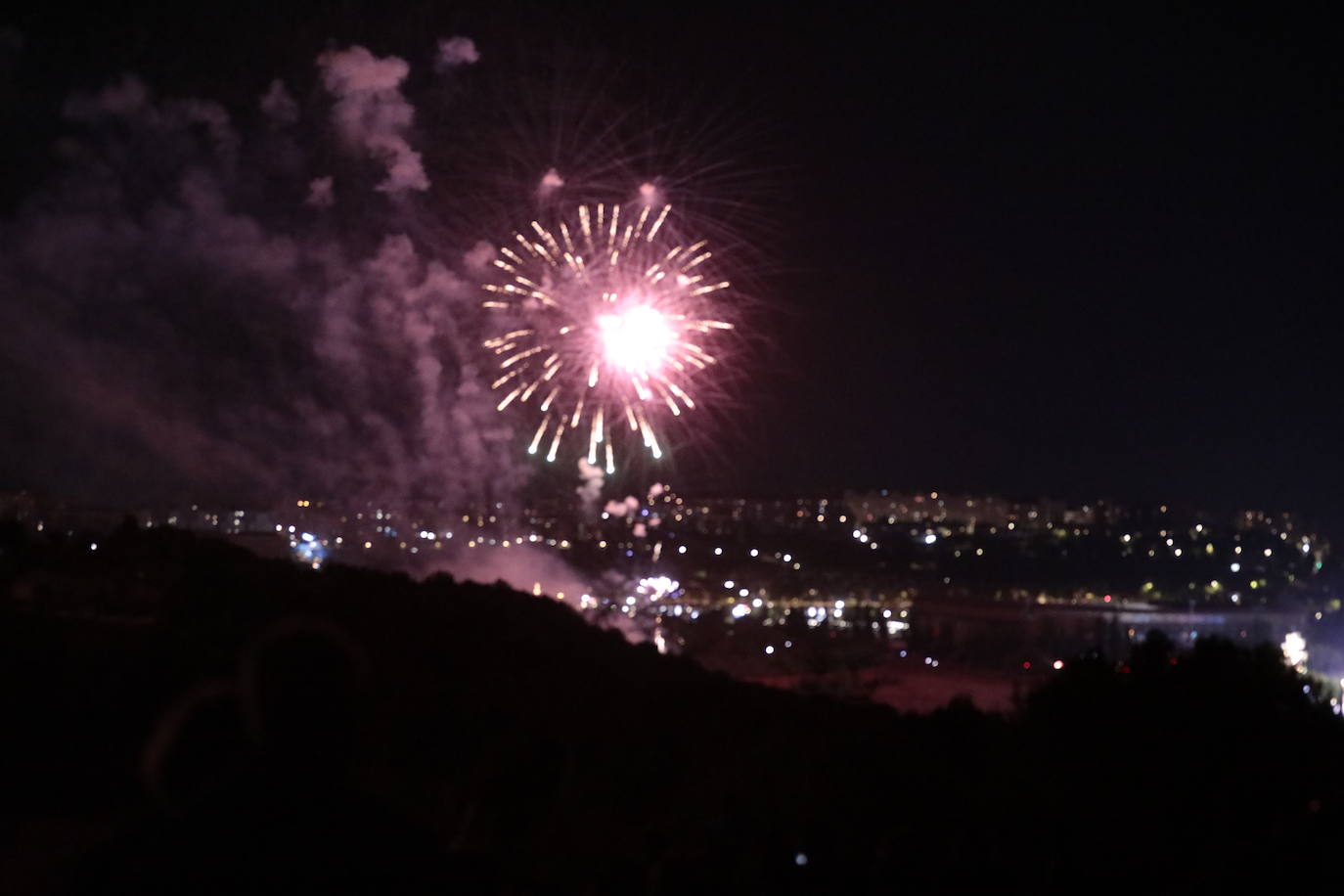 En imágenes, los fuegos artificiales del lunes 4 de septiembre