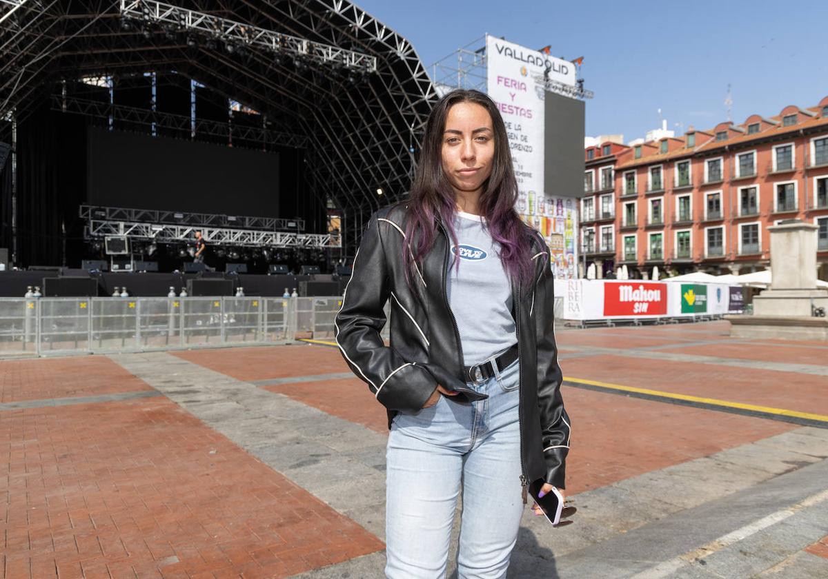 La cantante Megy Nikol, este miércoles frente al escenario de la Plaza Mayor.